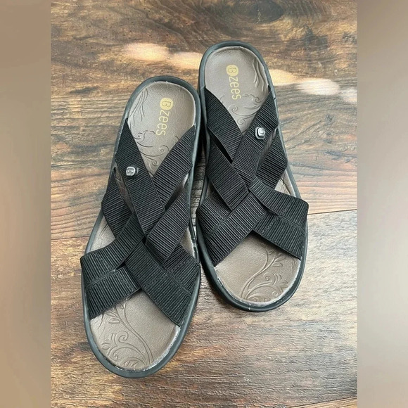 BZEE'S Disco Black Strappy Wedge Sandals Size 7M Women's Sandal Comfort - Picture 1 of 7